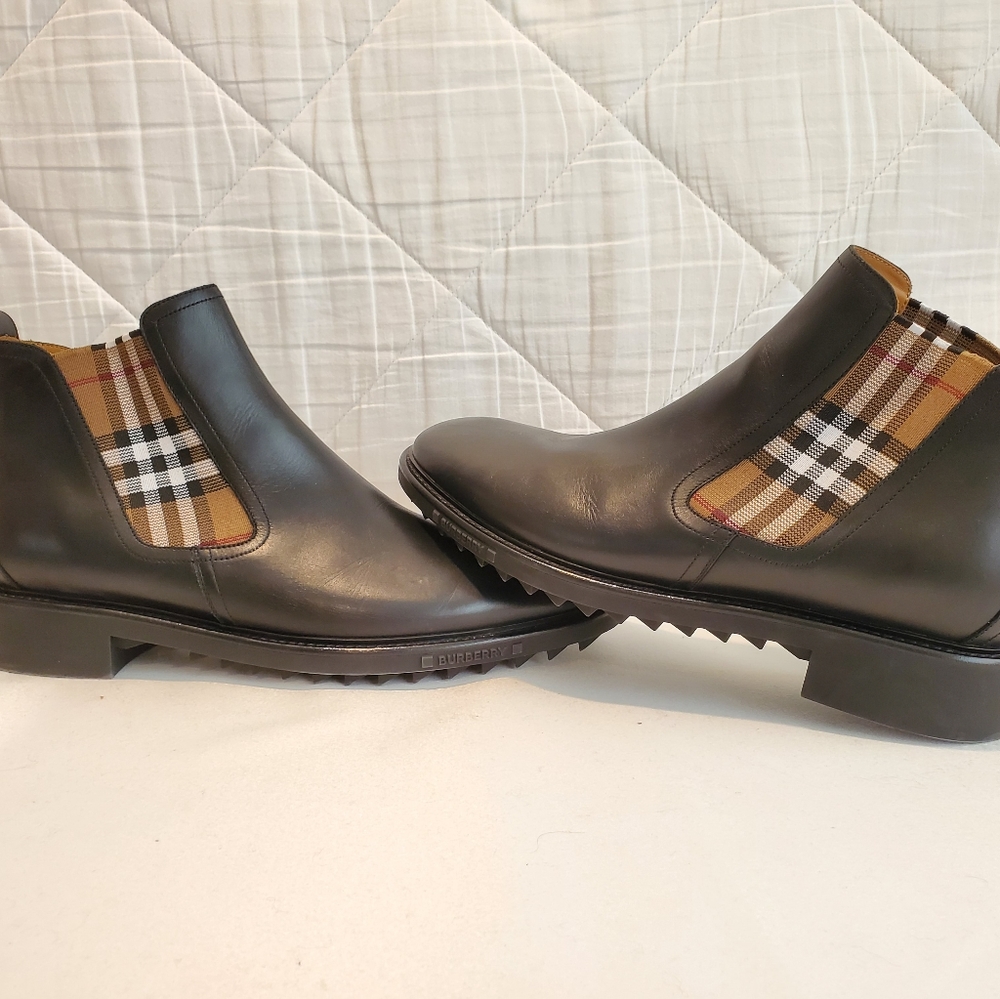 NWT$920 Burberry Men's Allostock Chelsea Black Signature Check Print Logo Boots - Picture 12 of 16
